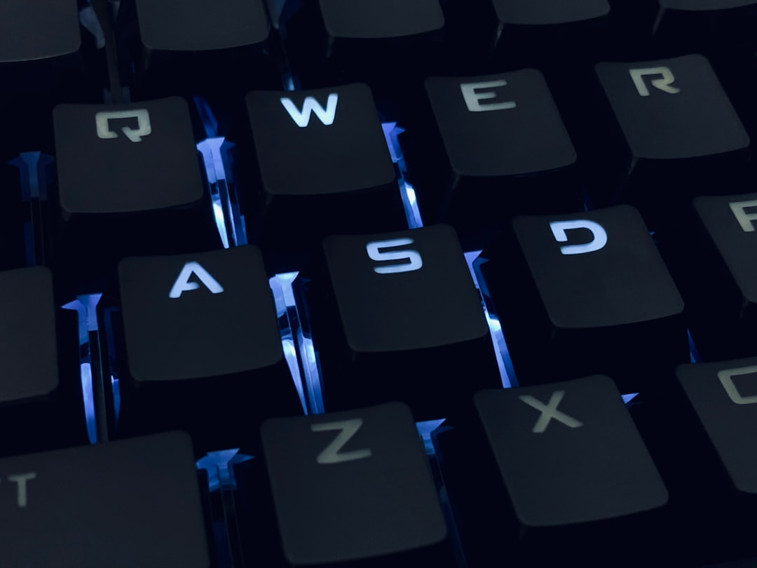 black-and-white-computer-keyboard-sl2brr1cuvm